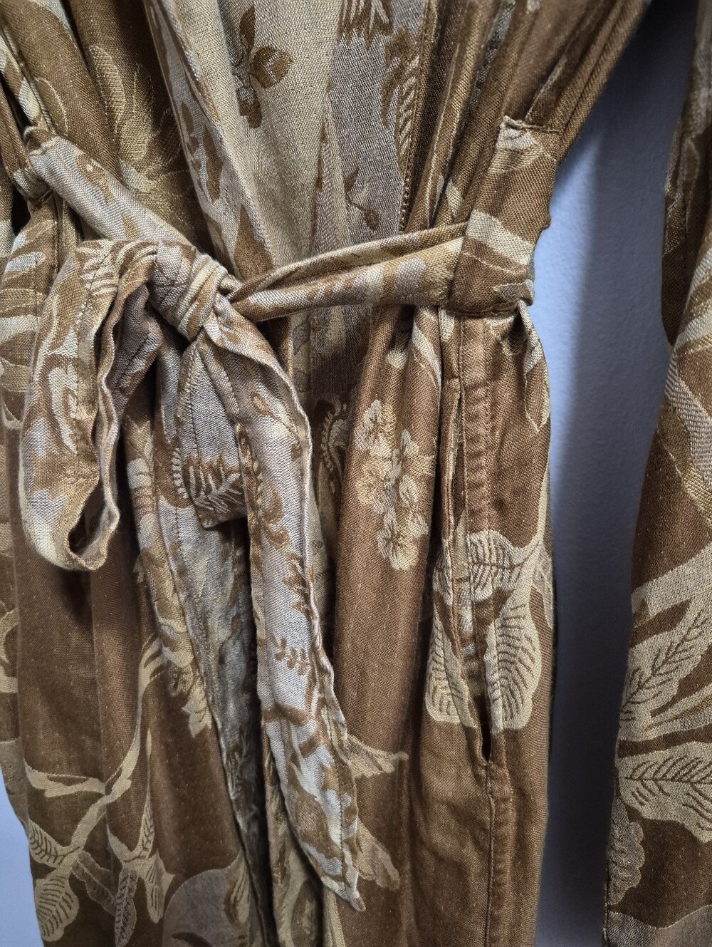 Brahmaki EcoVero Short Kimono Golden Lotus Robe Size Medium - Picture 6 of 8